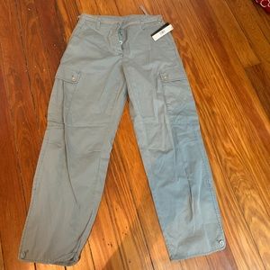 Dkny essentials petites‎ cropped cargos. NWT. Retail  75